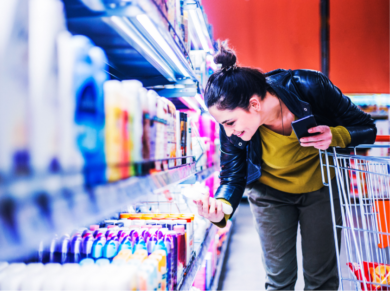 women shopping for grocerys